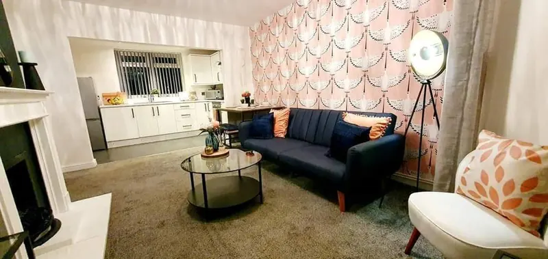 Art-deco fan wallpaper feature with coordinated paintwork